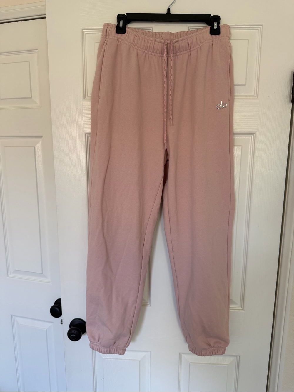Alo Accolade sweat pant in pink quartz - Picture 3 of 6